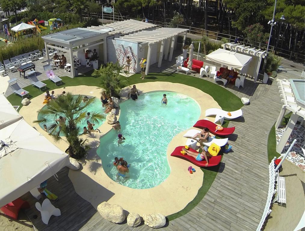 Hotel Doge Alba Adriatica Buitenkant foto