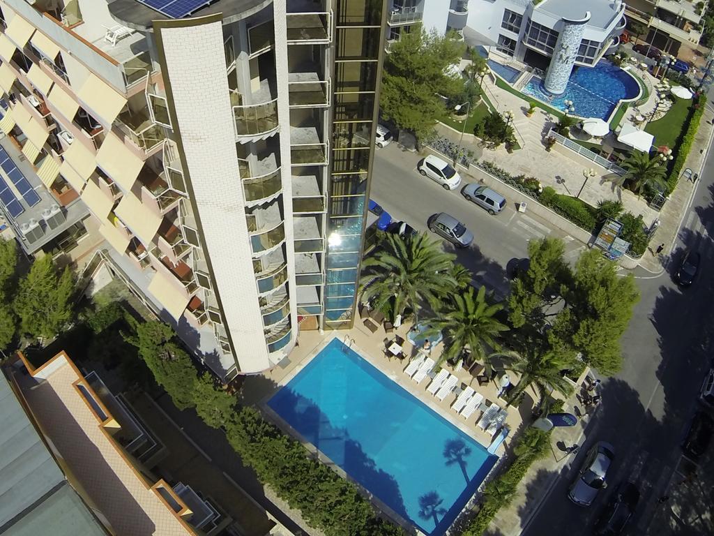 Hotel Doge Alba Adriatica Buitenkant foto