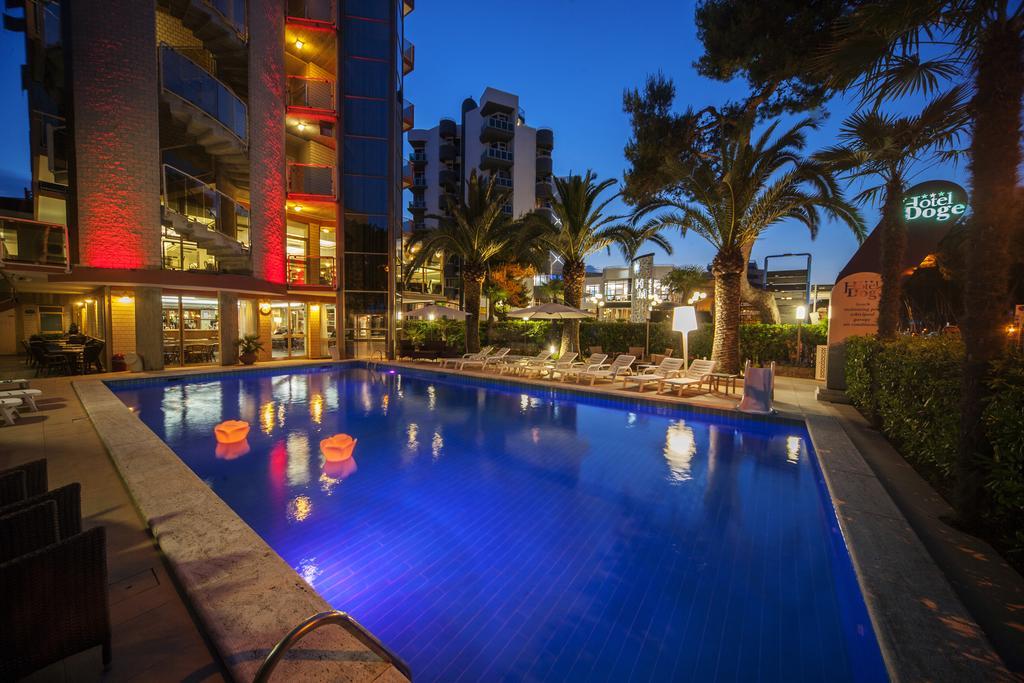 Hotel Doge Alba Adriatica Buitenkant foto