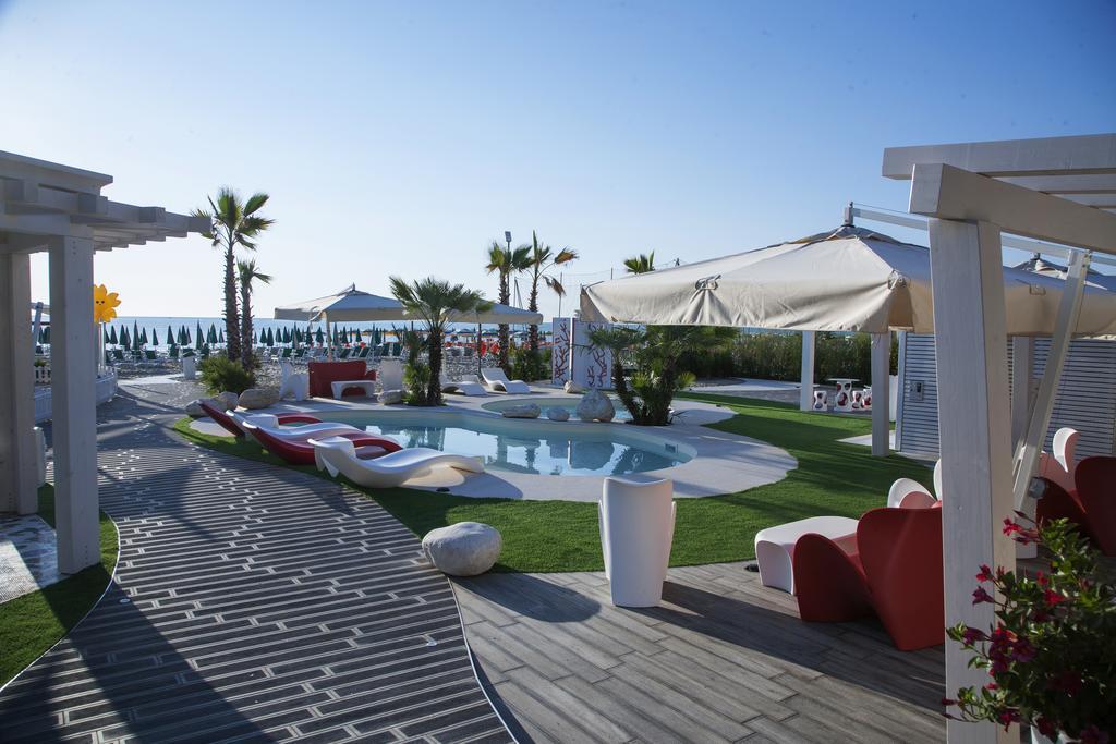 Hotel Doge Alba Adriatica Buitenkant foto