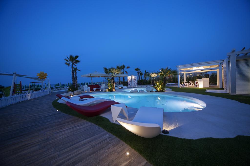 Hotel Doge Alba Adriatica Buitenkant foto