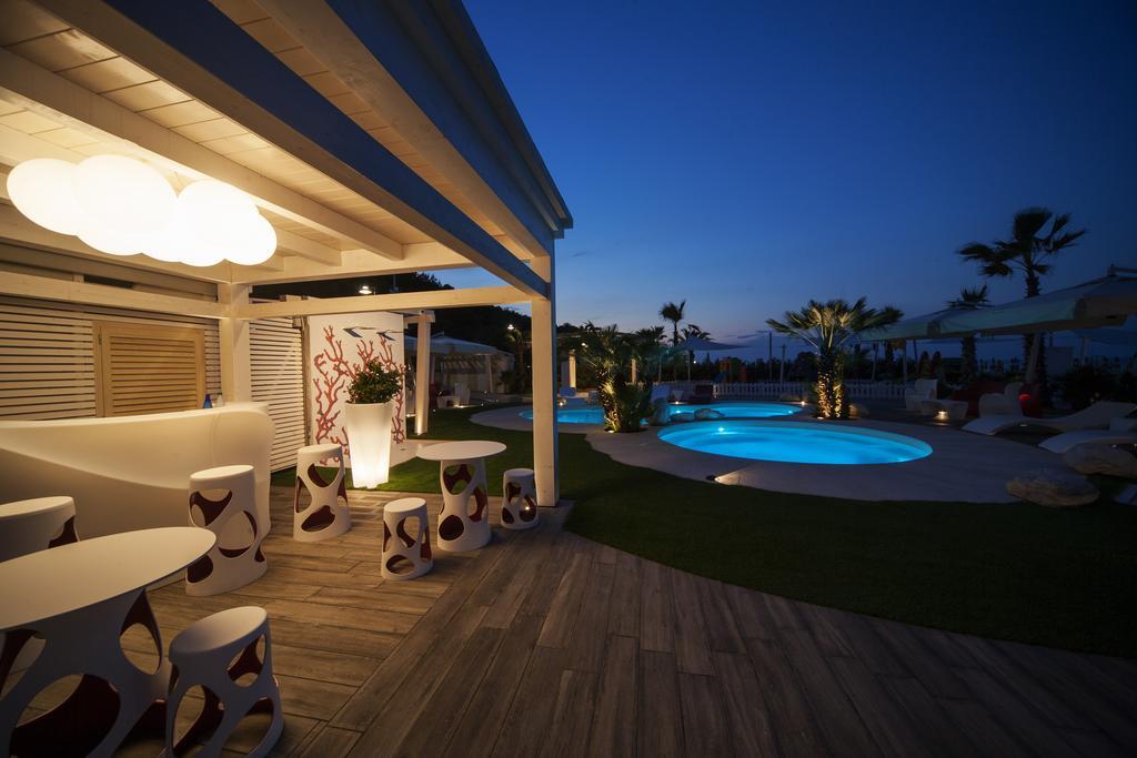 Hotel Doge Alba Adriatica Buitenkant foto