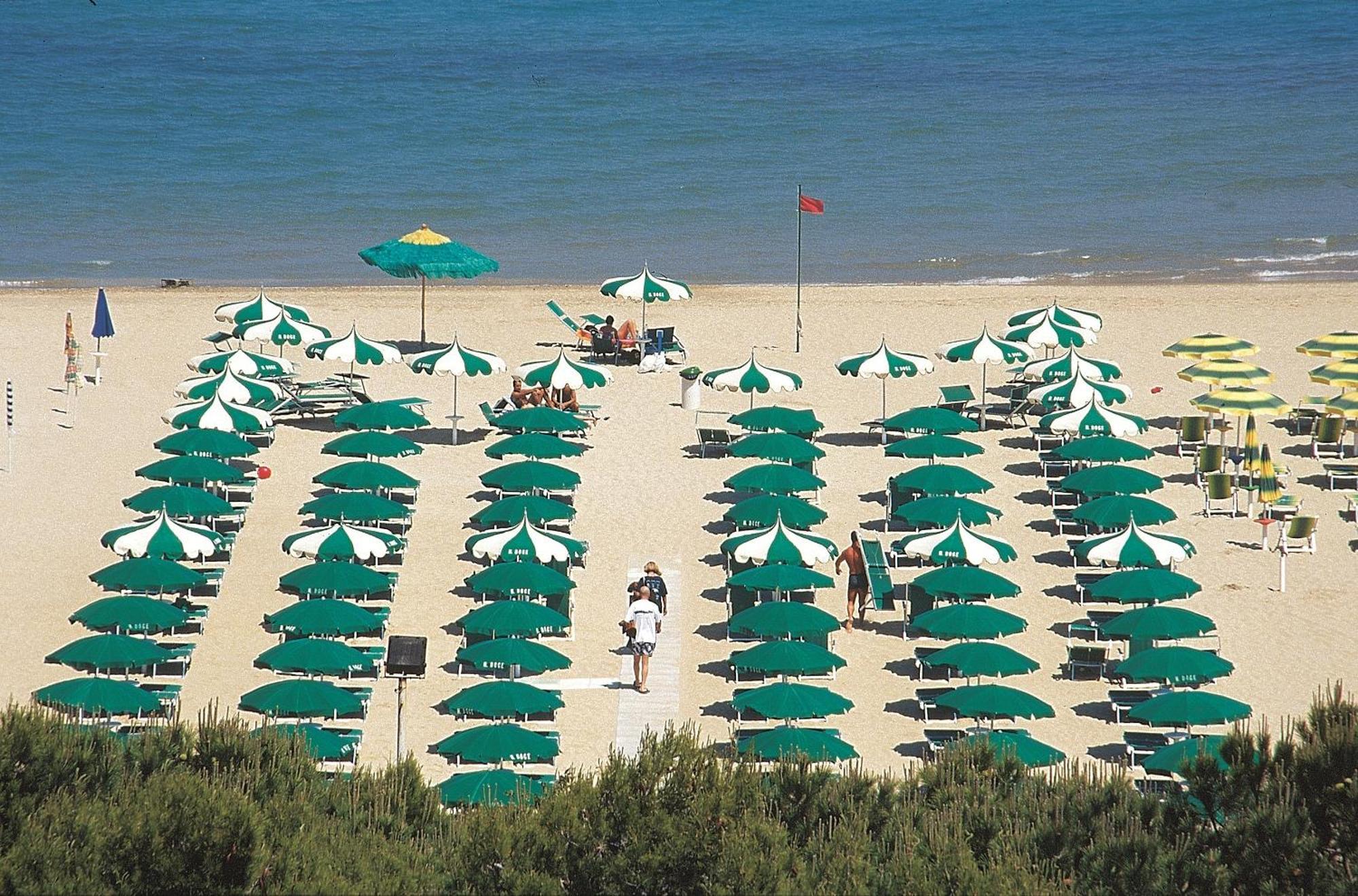 Hotel Doge Alba Adriatica Buitenkant foto