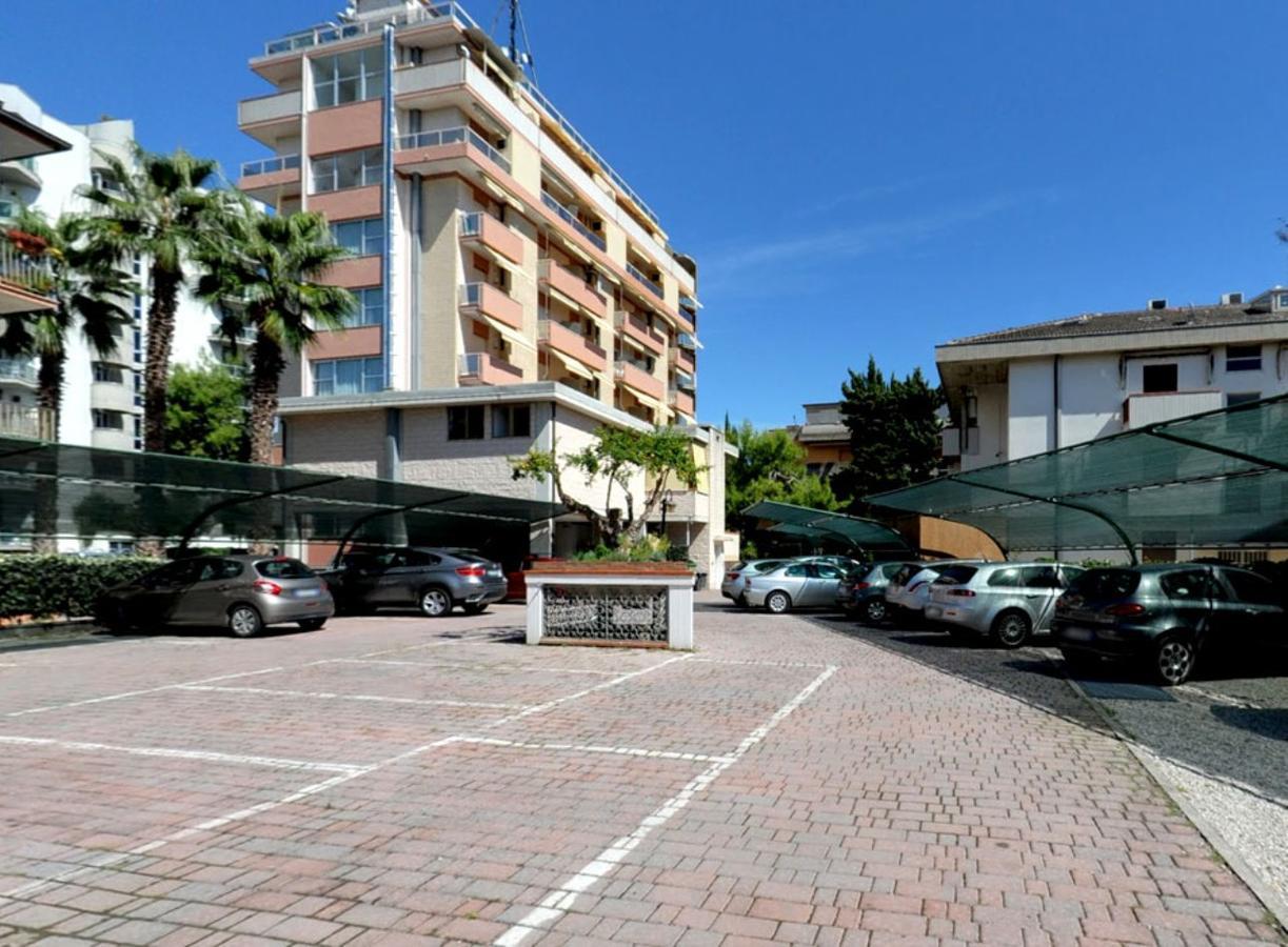 Hotel Doge Alba Adriatica Buitenkant foto