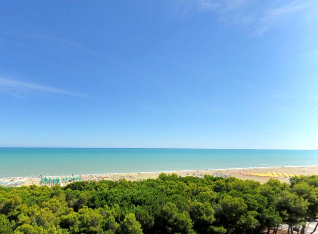 Hotel Doge Alba Adriatica Buitenkant foto